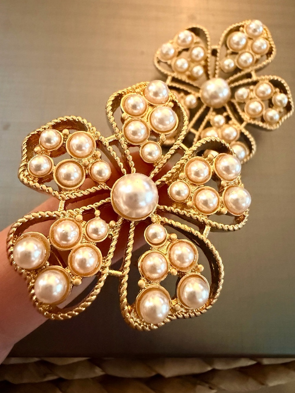 Oscar de la Renta GOLD PEARL Flower Earrings Women Pierced/Post Women Jewelry